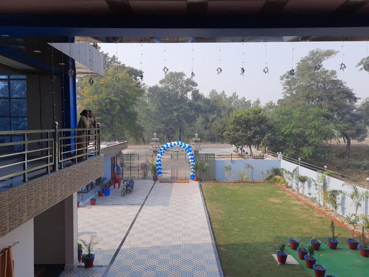 Hotel Blue Diamond Bahraich Exterior photo